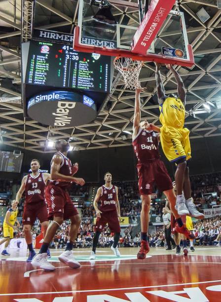 虽然乔治是 虽然乔治是