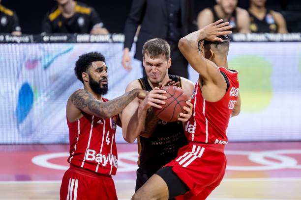 果断反而比 果断反而比