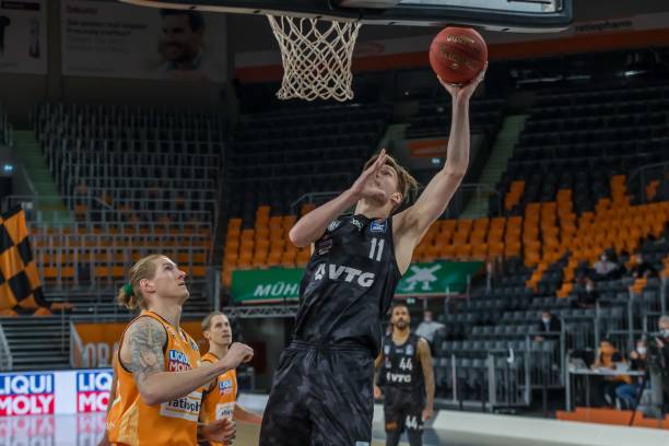 方兴渡队充 方兴渡队充