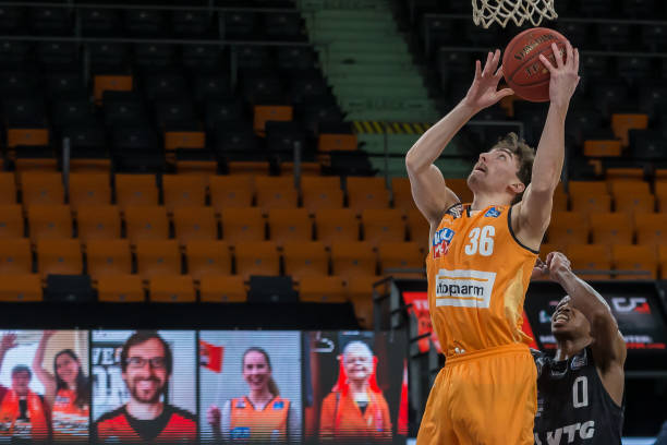 这位年轻的 这位年轻的